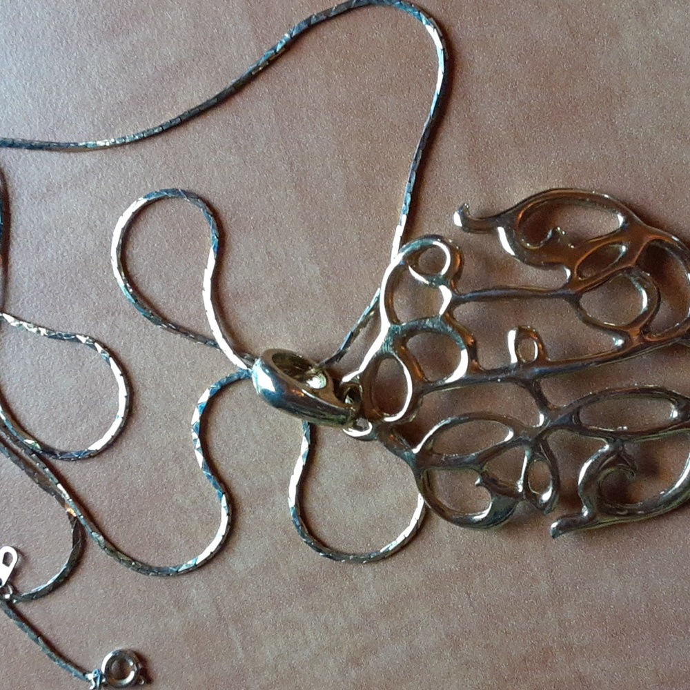 Beautiful Scroll Pendant with gold tone chain